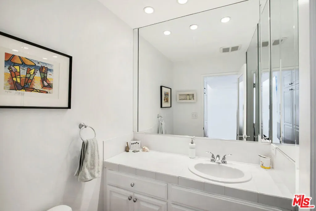 37 Sea Colony Drive, Santa Monica, California 90405 home-pic-12